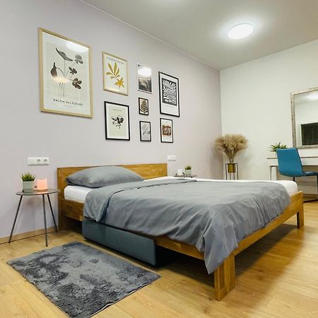 Salon Des Fleurs Linz-Landstrasse Apartment Luaran gambar