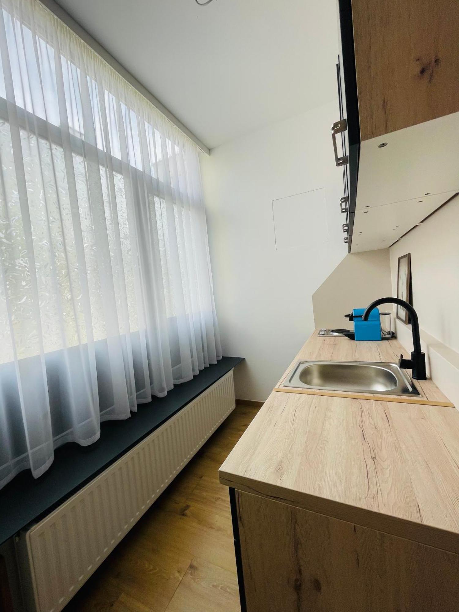 Salon Des Fleurs Linz-Landstrasse Apartment Luaran gambar